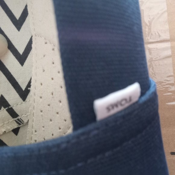 TOMS navy chevron womens slip on fabric shoes minor flaw see desc NEW sz 7.5 - Picture 6 of 8